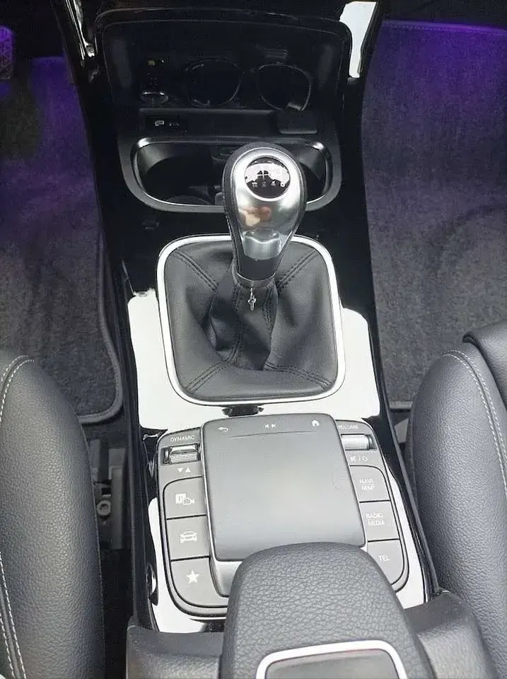 Gebraucht Mercedes A180 Progressive 136 PS (100 kW) 2020 Schwarz Limousine