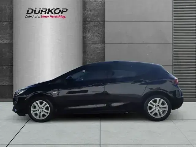 Używany Opel Astra Edition 110 KM (80 kW) 2022 Czarny Hatchback