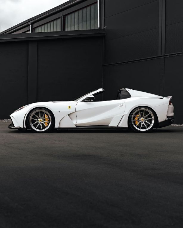 Gebraucht Ferrari 812 840 PS (617 kW) 2023 Bianco avus Cabrio