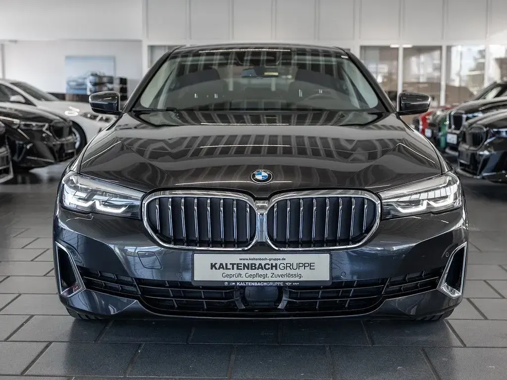 Gebraucht BMW 520 Luxury Line 190 PS (139 kW) 2023 Sophistograu Limousine