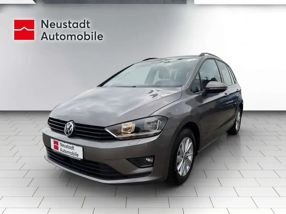 Używany VW Golf Sportsvan Trendline 110 KM (80 kW) 2015 Minivan