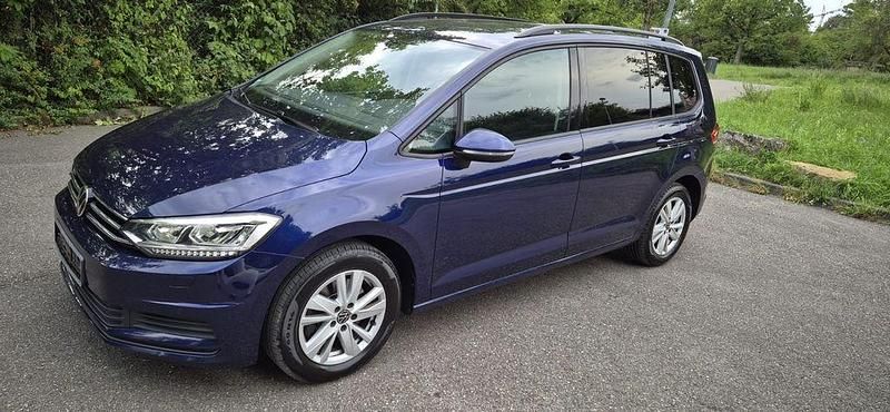 Blau Gebraucht 2021 VW Touran Comfortline Van / Kleinbus | 17.700 € (Superpreis) - Bild 1/4