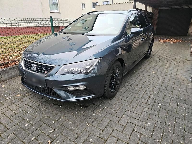 Grau Gebraucht 2019 Seat Leon Kombi | 10.700 € (Superpreis) - Bild 1/4