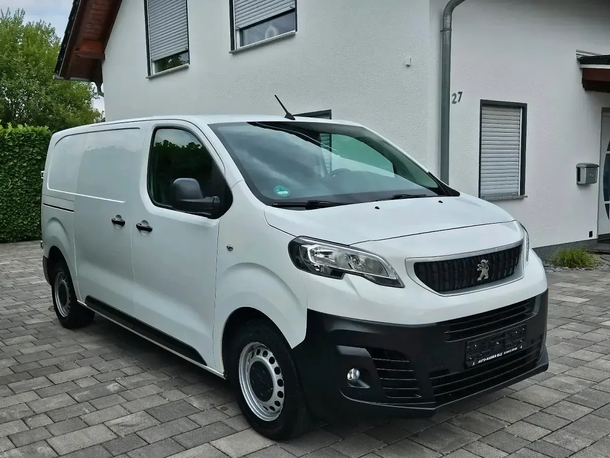 Gebraucht Peugeot Expert Premium 122 PS (89 kW) 2019 Weiß Van