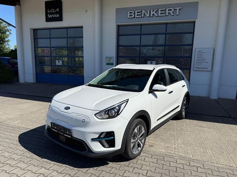 Weiß Gebraucht 2021 Kia Niro Spirit SUV | 21.980 € (Guter Preis) - Bild 1/4