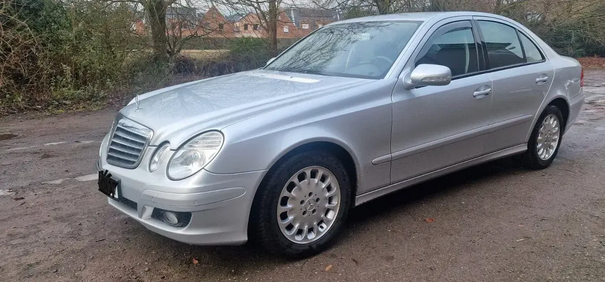Gebraucht Mercedes E200 Classic 184 PS (135 kW) 2007 Silber Limousine