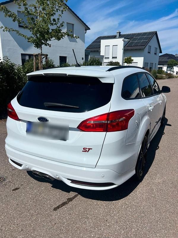 Gebraucht Ford Focus ST 250 PS (183 kW) 2018 Weiß Kombi