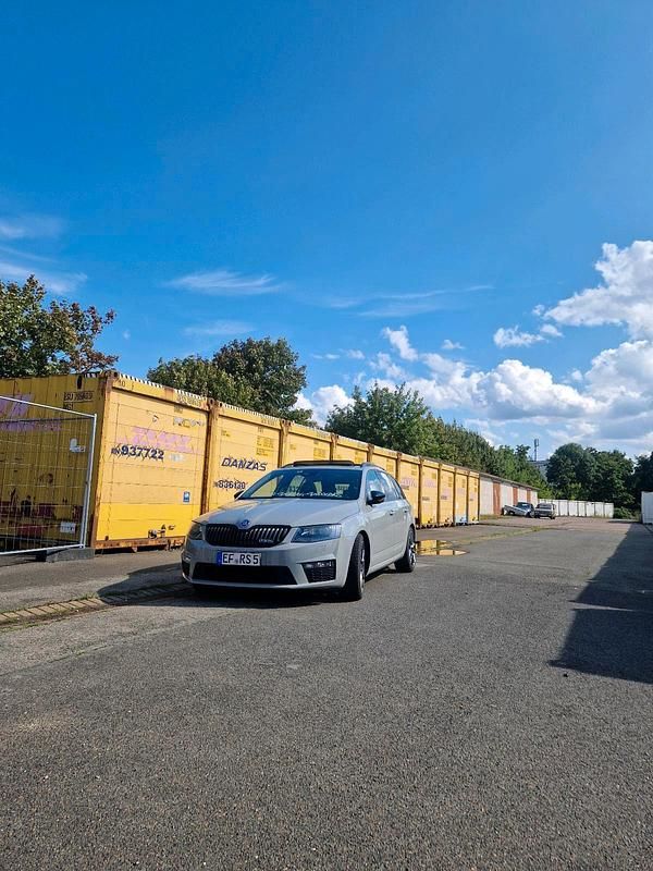 Grau Gebraucht 2014 Skoda Octavia RS Kombi | 12.500 € (Etwas zu teuer) - Bild 1/4