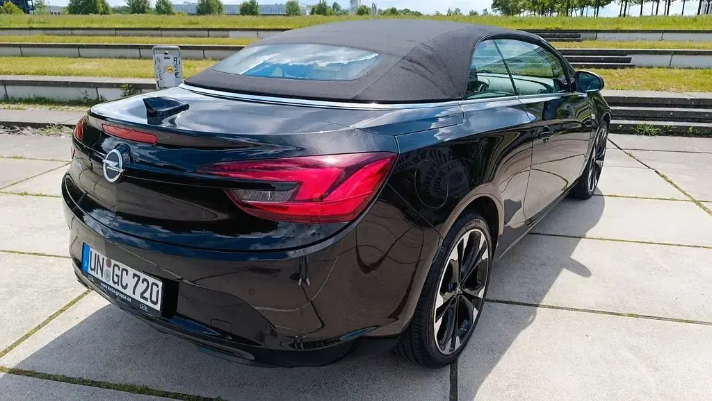 Gebraucht Opel Cascada Innovation 140 PS (102 kW) 2017 Schwarz Cabrio