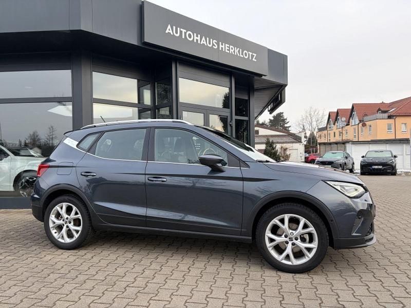Gebraucht Seat Arona FR 110 PS (80 kW) 2023 Magnetic grau metallic (metallic) SUV