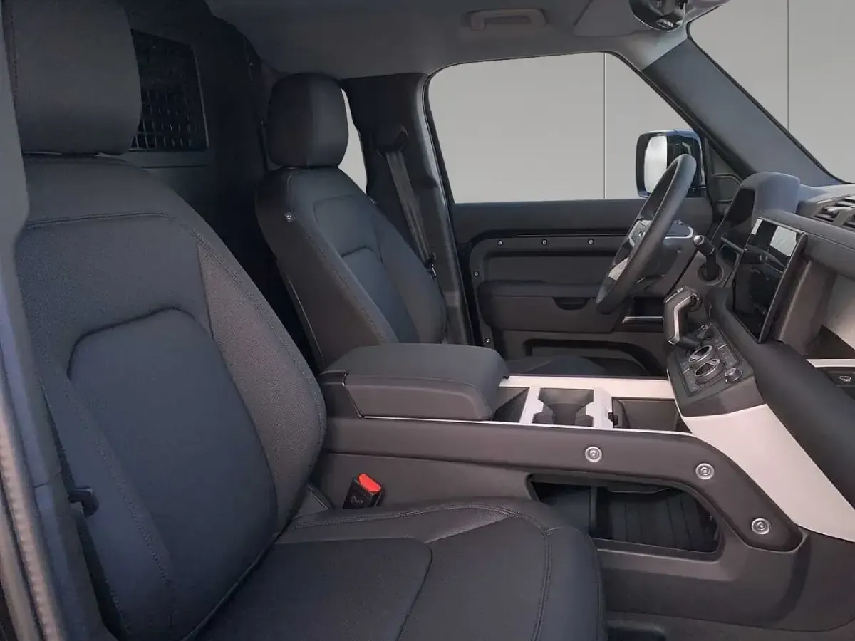 Neu Land Rover Defender 252 PS (185 kW) 2026 Santorini black SUV