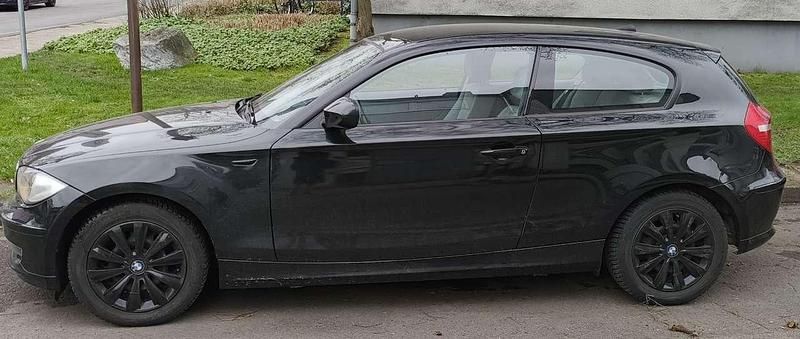 Gebraucht BMW 116 122 PS (89 kW) 2009 Schwarz Kleinwagen