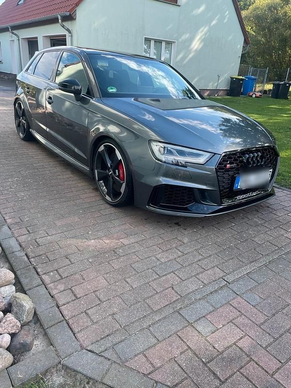 Grau Gebraucht 2018 Audi RS3 Kleinwagen | 40.000 € (Fairer Preis) - Bild 1/4