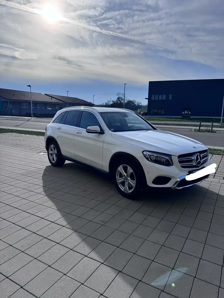 Gebraucht Mercedes GLC300 AMG line 245 PS (180 kW) 2018 Weiß Limousine