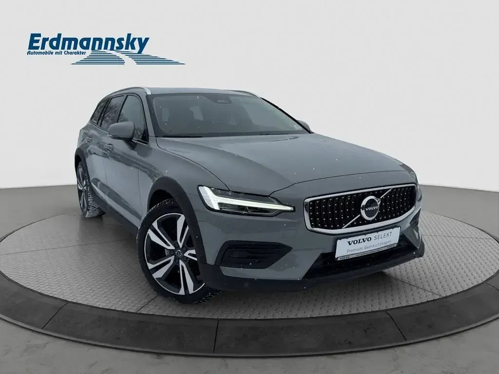 Gebraucht Volvo V60 CC Plus 197 PS (144 kW) 2024 Grau Kombi