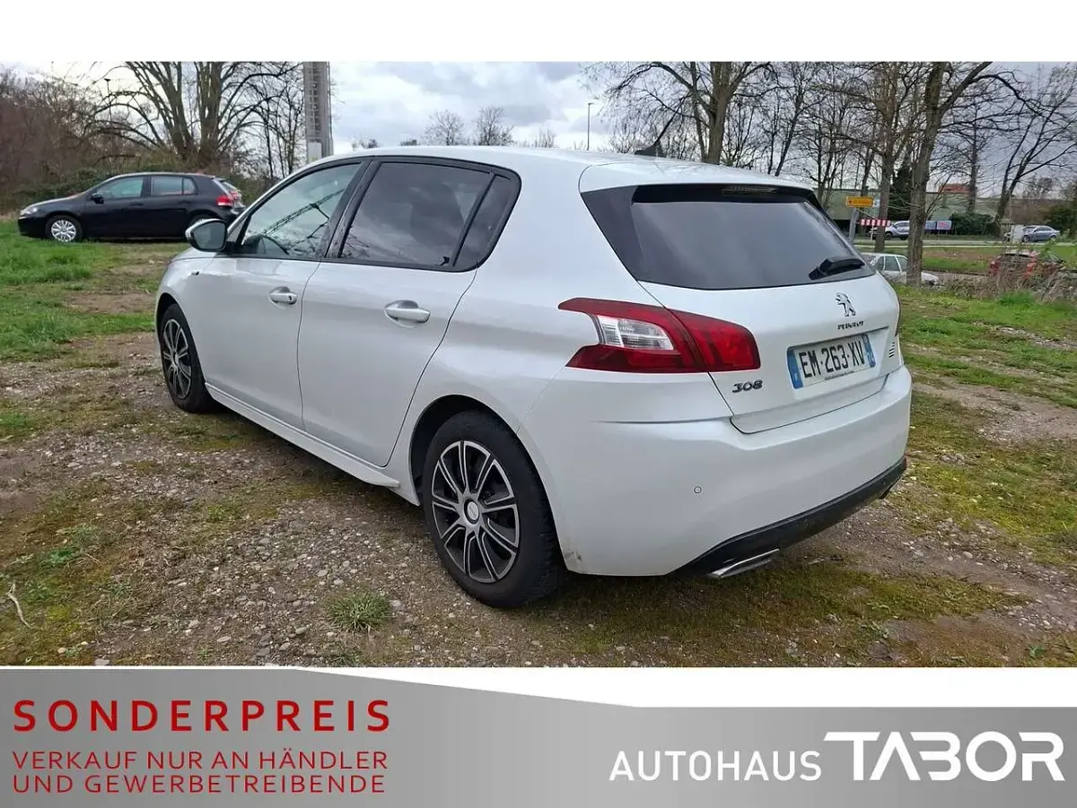 Gebraucht Peugeot 308 Style 110 PS (80 kW) 2017 Lack weiss perlglänzend/metall Limousine