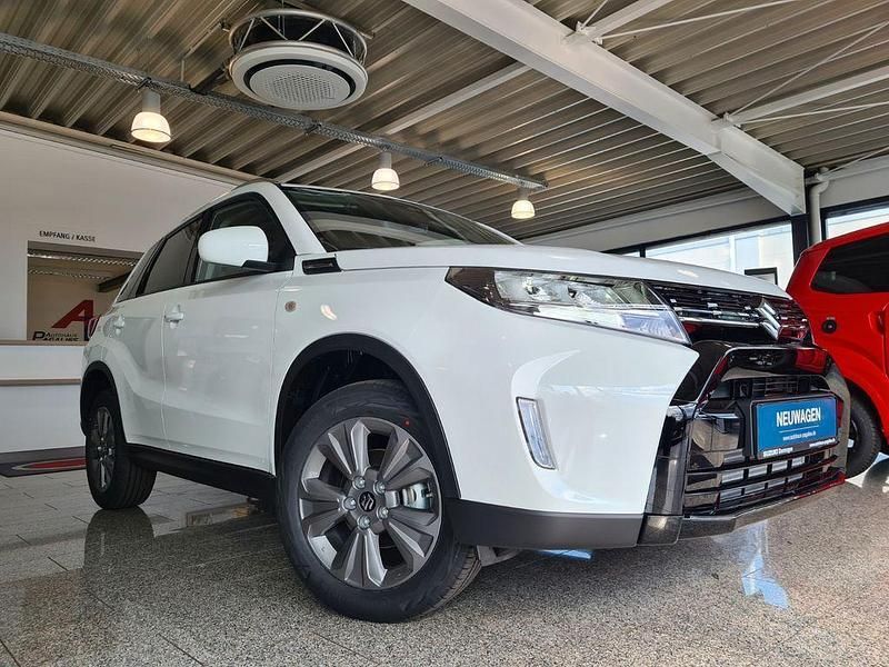 Superior white Neu 2025 Suzuki Vitara Comfort SUV | 23.590 € (Fairer Preis) - Bild 1/4