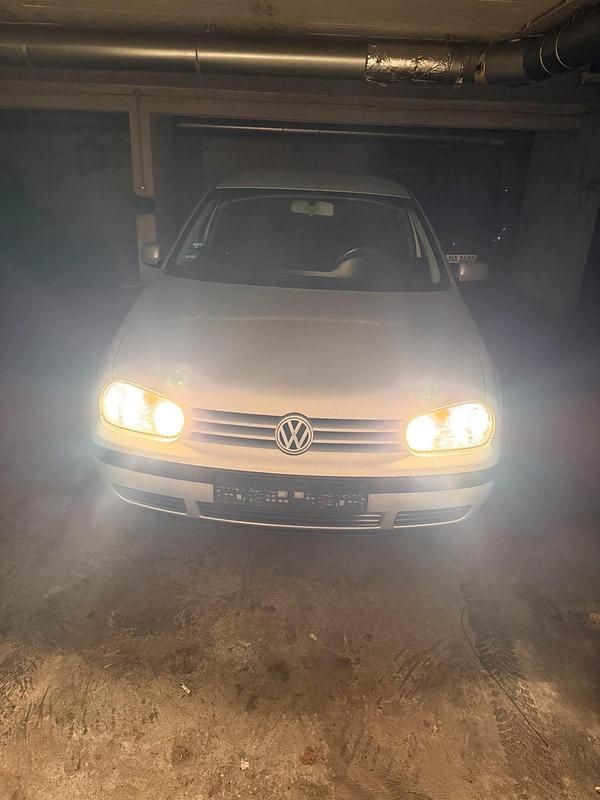 Gebraucht VW Golf IV 105 PS (77 kW) 2000 Silber Kleinwagen