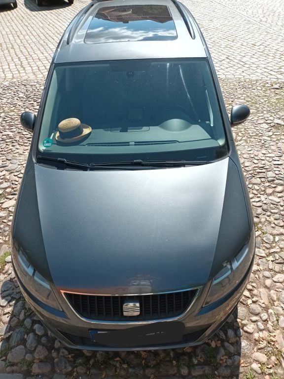 Grau Gebraucht 2012 Seat Alhambra Ecomotive Van / Kleinbus | 6.900 € (Superpreis) - Bild 1/4