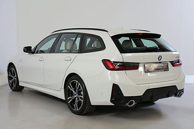 Gebraucht BMW 330e M Sport 292 PS (214 kW) 2024 Alpinweiss Kombi