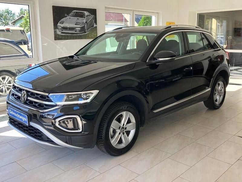 Schwarz (metallic) Gebraucht 2024 VW T-Roc Style SUV | 26.790 € (Superpreis) - Bild 1/4