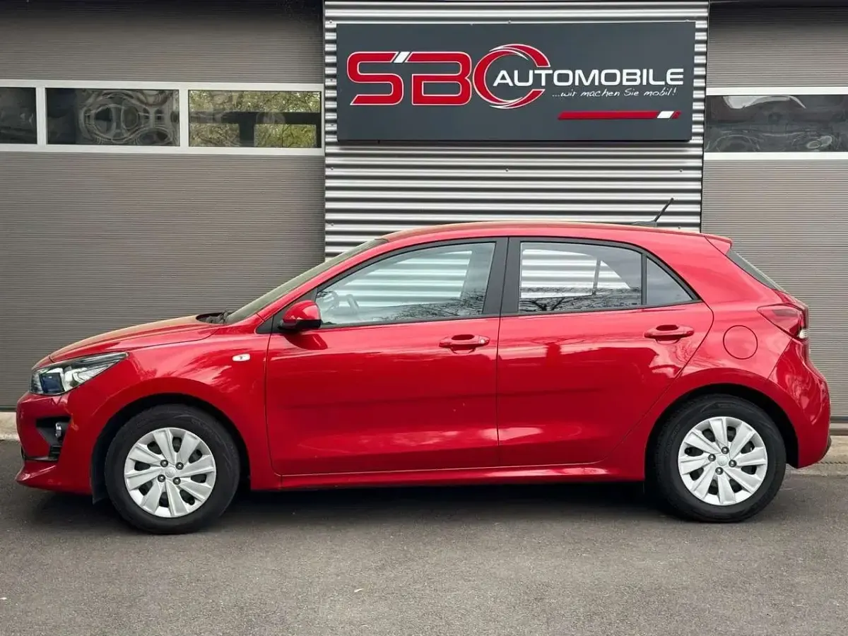 Gebraucht Kia Rio Edition 7 84 PS (61 kW) 2023 (beg) signal red m Kleinwagen