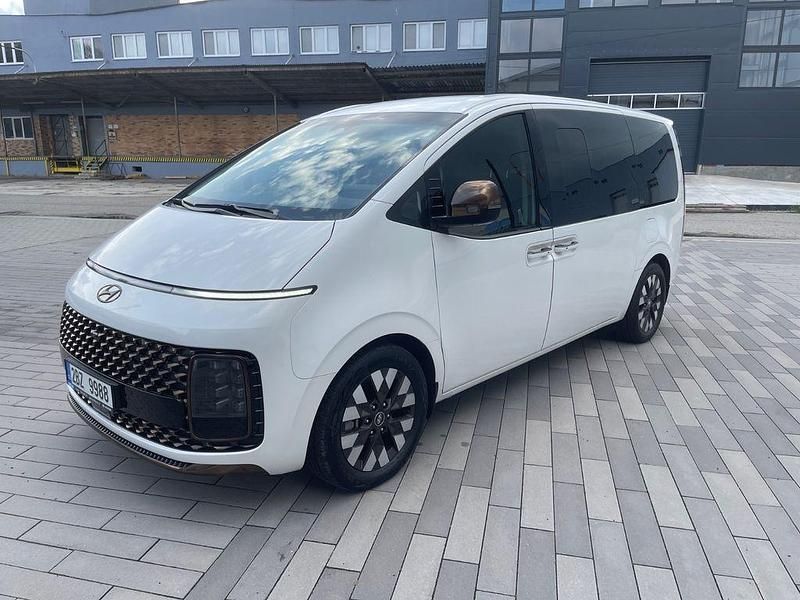 Weiß Gebraucht 2023 Hyundai Staria Signature Van | 46.900 € (Fairer Preis) - Bild 1/4