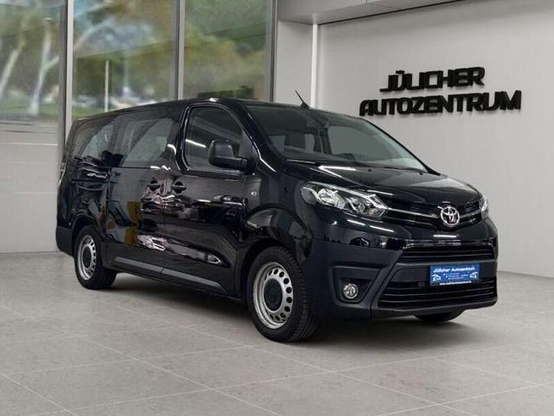 Schwarz Gebraucht 2022 Toyota Proace Comfort Van | 27.990 € (Etwas zu teuer) - Bild 1/4