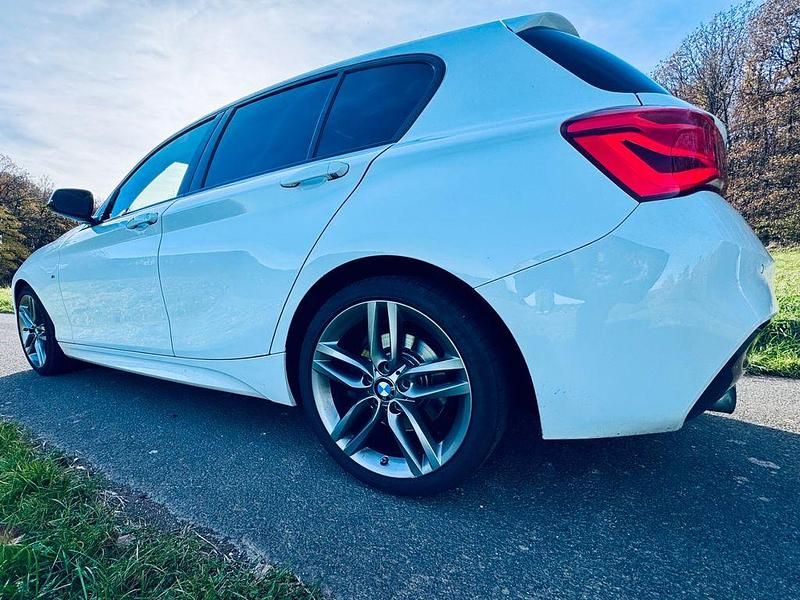 Weiß Gebraucht 2017 BMW 120 M Sport Kleinwagen | 19.750 € (Fairer Preis) - Bild 1/4