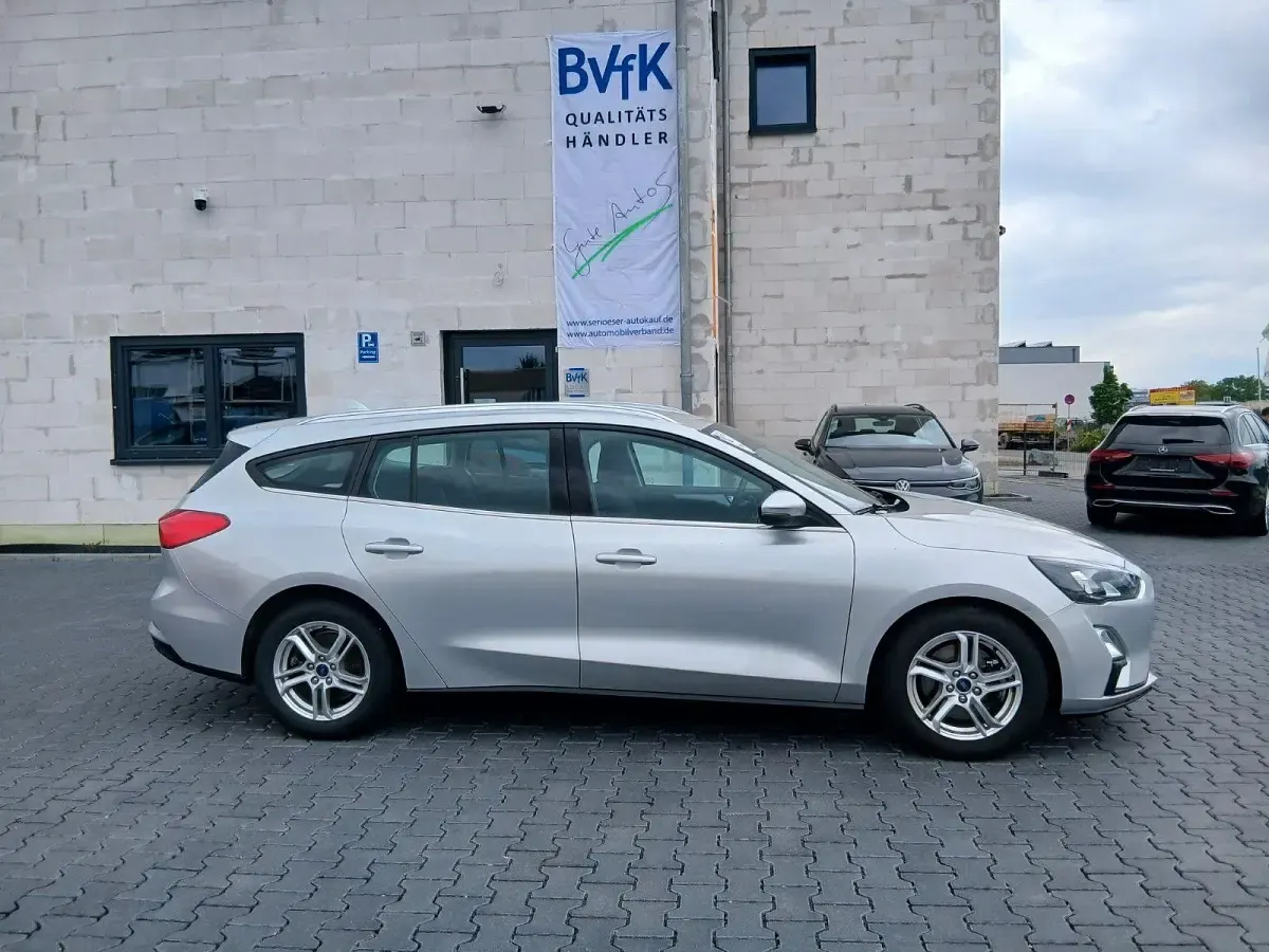 Gebraucht Ford Focus Cool & Connect 125 PS (91 kW) 2022 Silber Kombi