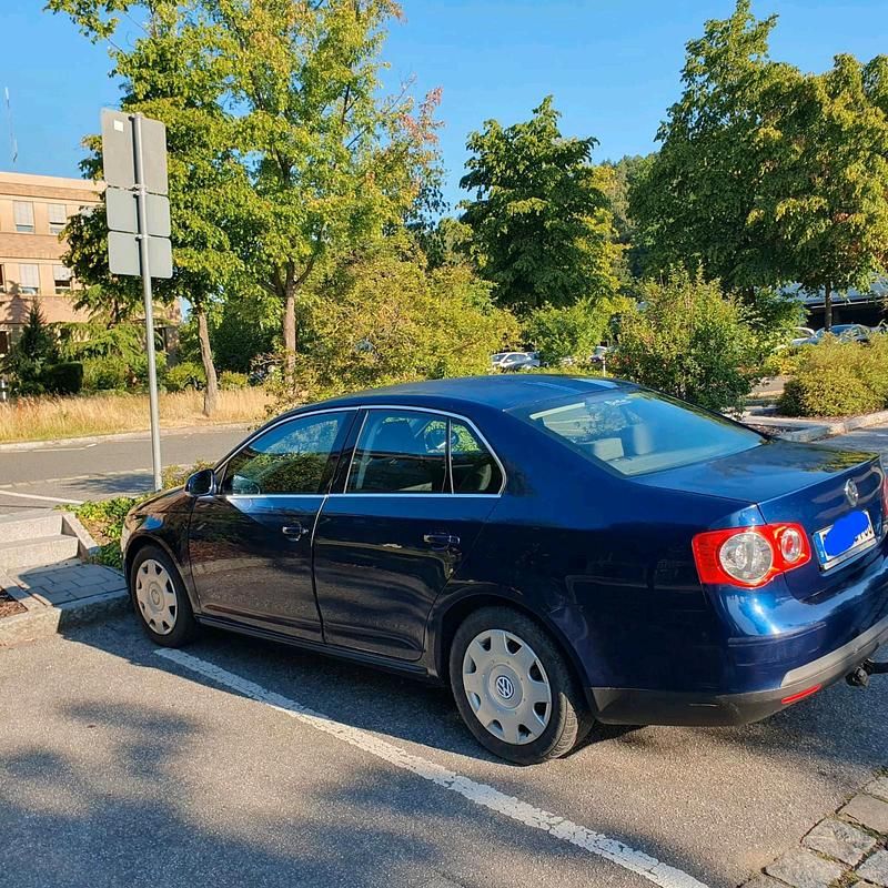 Blau Gebraucht 2006 VW Jetta Limousine | 1.800 € (Fairer Preis) - Bild 1/3