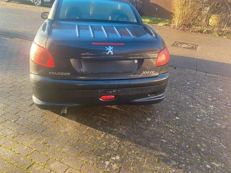 Gebraucht Peugeot 206 CC 108 PS (79 kW) 2003 Schwarz Cabrio