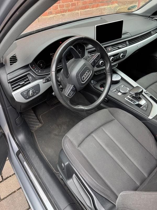 Second-hand Audi A4 190 CP (139 kW) 2018 Argintiu Break
