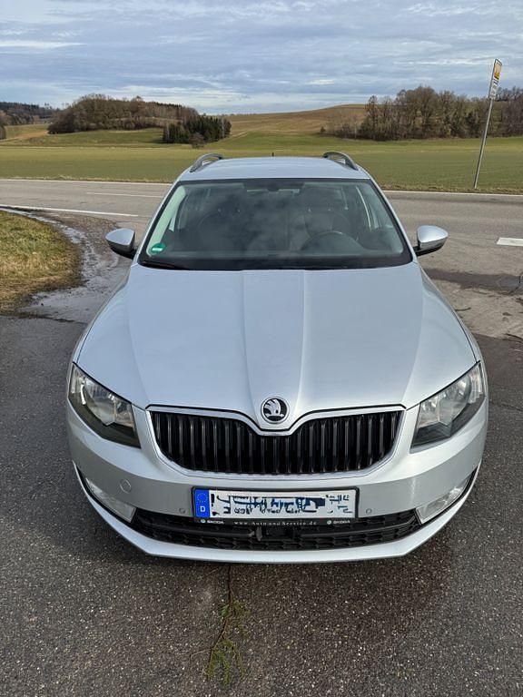 Gebraucht Skoda Octavia Ambition 150 PS (110 kW) 2016 Silber Kleinwagen