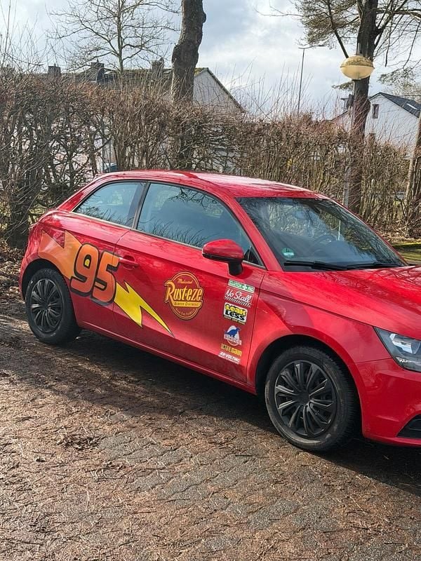 Gebraucht Audi A1 Design 89 PS (65 kW) 2011 Rot Kleinwagen