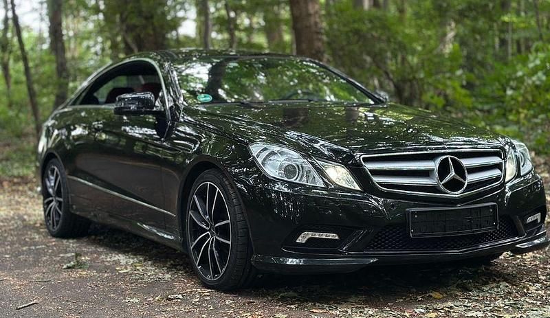 Gebraucht Mercedes E500 AMG line 387 PS (284 kW) 2010 Schwarz Coupé