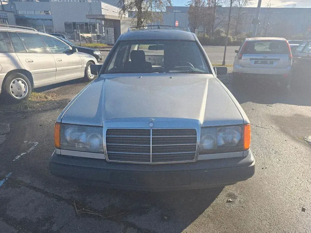 Gebraucht Mercedes 230 1986 Grau Limousine