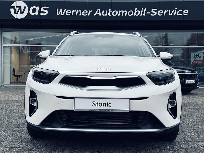 Schneeweiss Gebraucht 2025 Kia Stonic Vision SUV | 19.980 € (Fairer Preis) - Bild 1/4