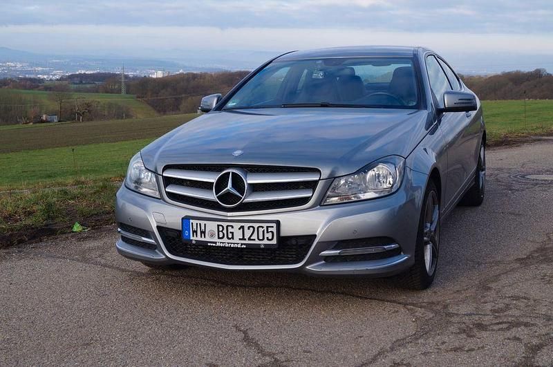 Gebraucht Mercedes C180 156 PS (114 kW) 2013 Silber Coupé
