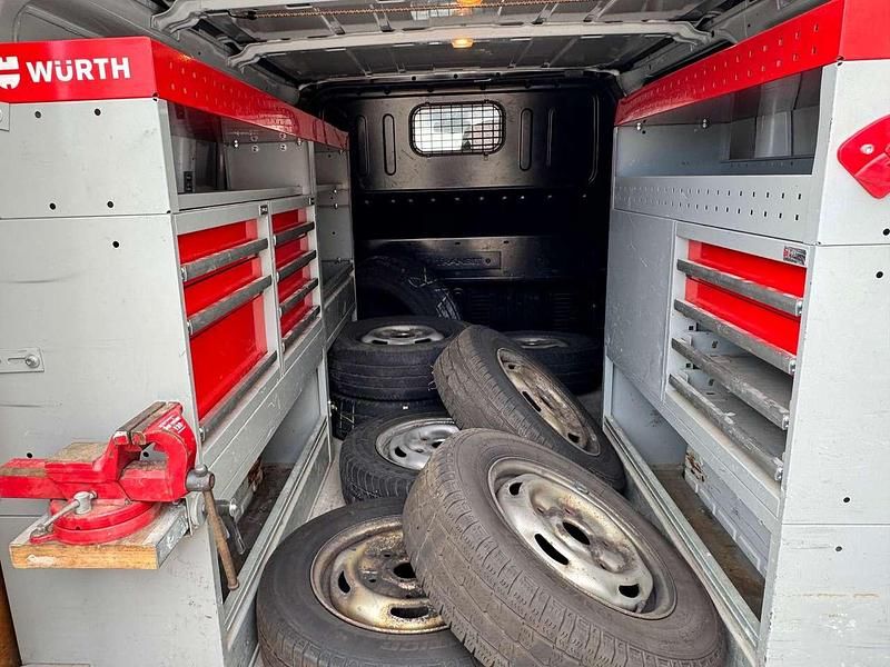 Gebraucht Ford Tourneo 101 PS (74 kW) 2012 Frostweiß Van / Kleinbus