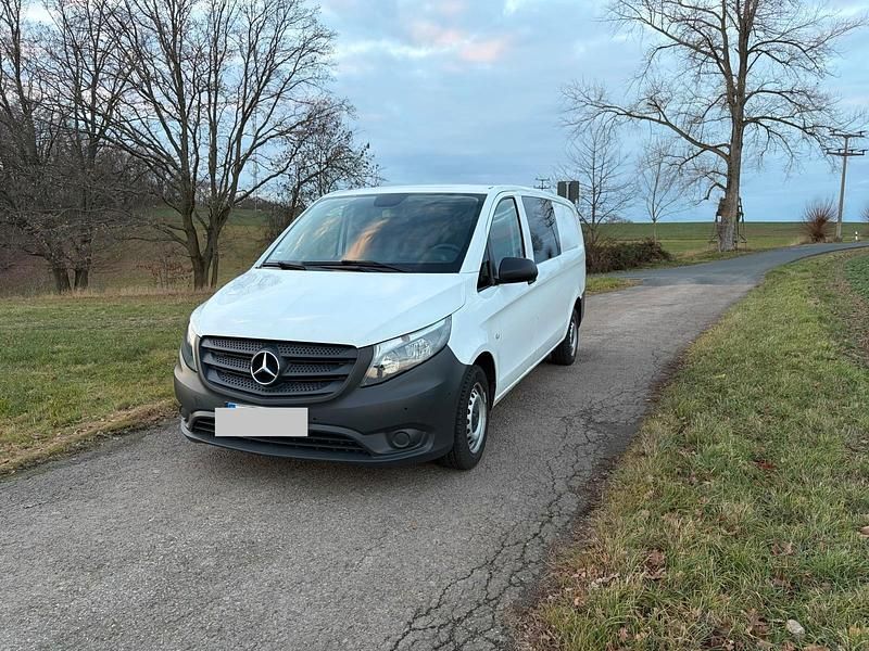 Weiß Gebraucht 2016 Mercedes Vito Van | 19.000 € (Teuer) - Bild 1/4