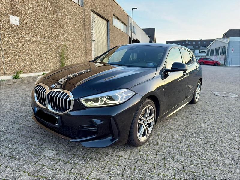 Schwarz Gebraucht 2023 BMW 120 M Sport Kleinwagen | 27.990 € (Guter Preis) - Bild 1/4
