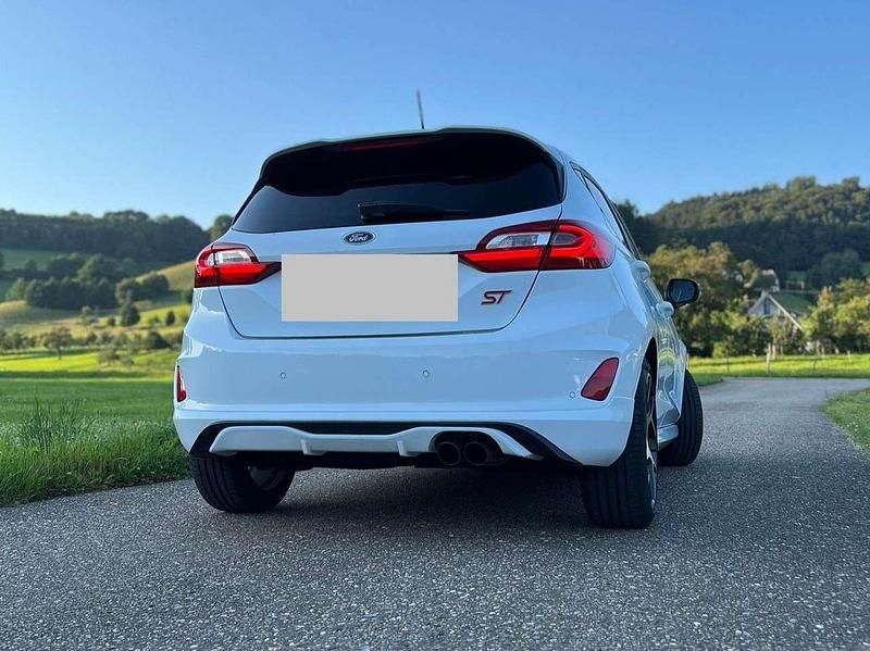 Gebraucht Ford Fiesta S 200 PS (147 kW) 2020 Weiß Kleinwagen