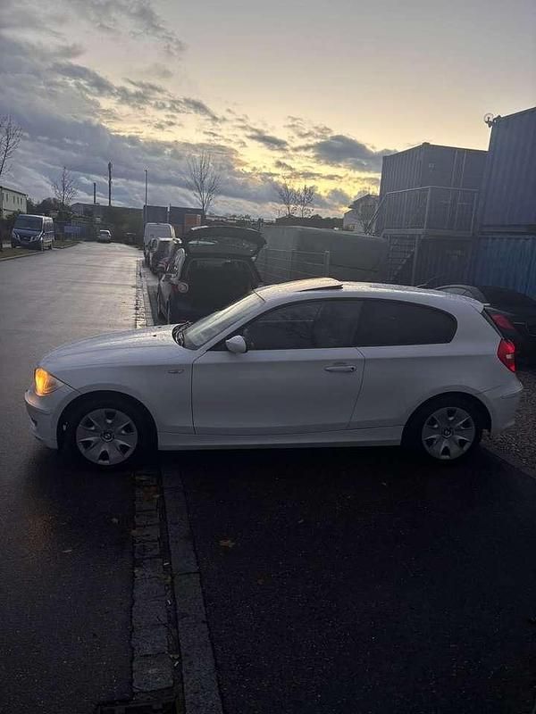 Weiß Gebraucht 2008 BMW 118 Kleinwagen | 2.750 € (Guter Preis) - Bild 1/4