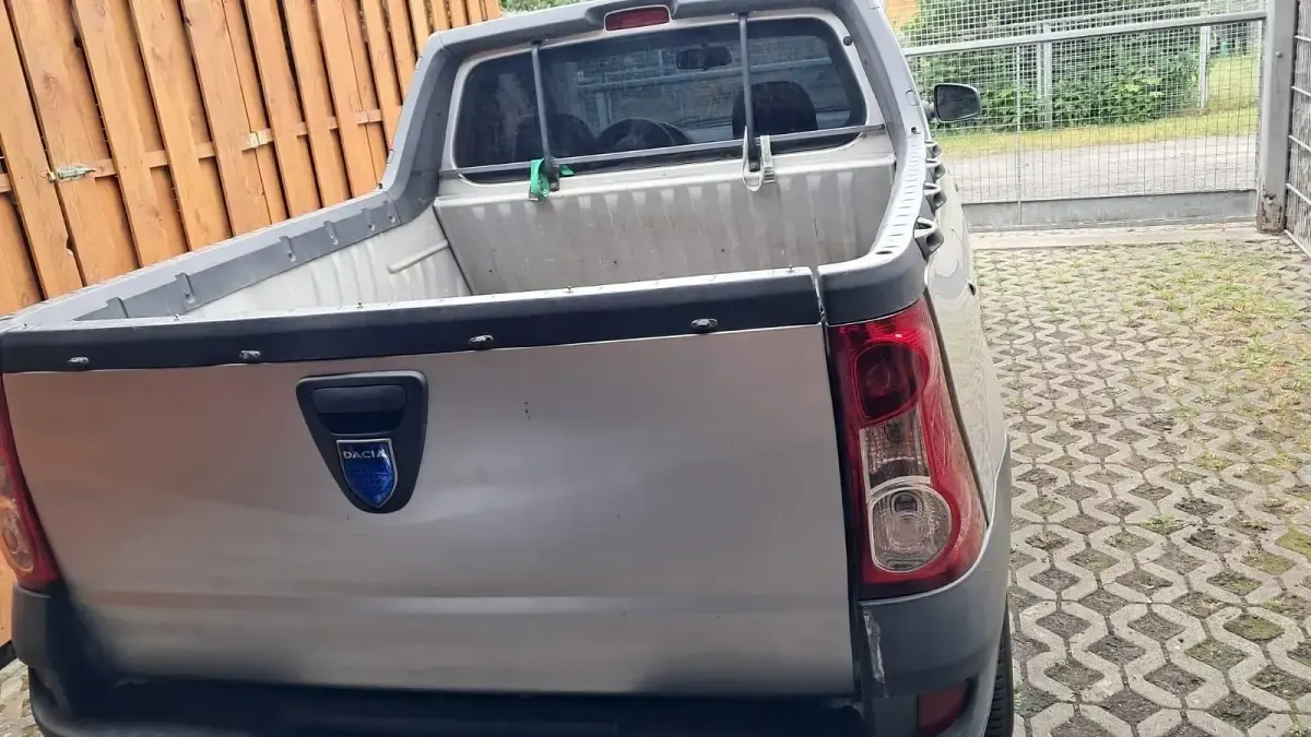 Gebraucht Dacia Pick up 50 PS (36 kW) 2010 Silber Pickup