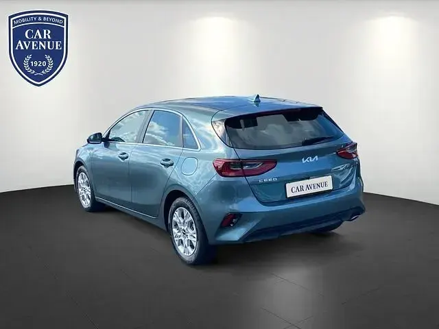 Second-hand Kia Ceed Vision 101 CP (74 kW) 2024 Roșu Hatchback