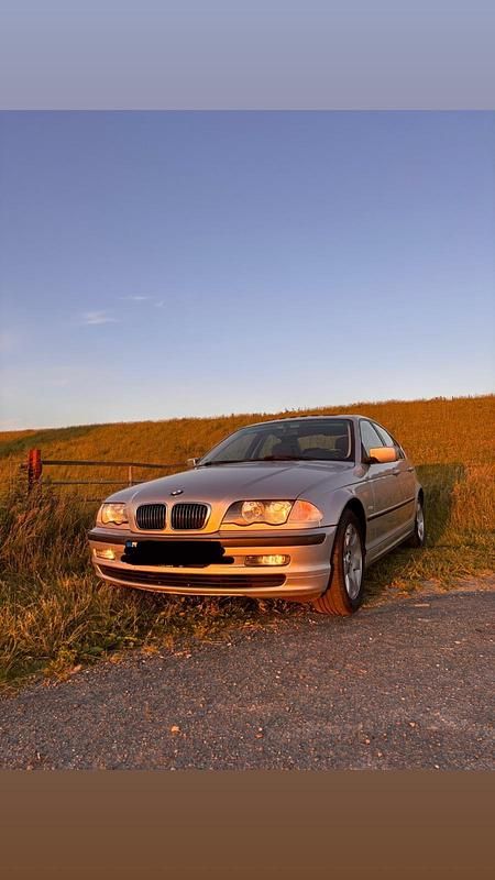 Silber Gebraucht 1998 BMW 320 Basis Limousine | 5.499 € (Etwas zu teuer) - Bild 1/4