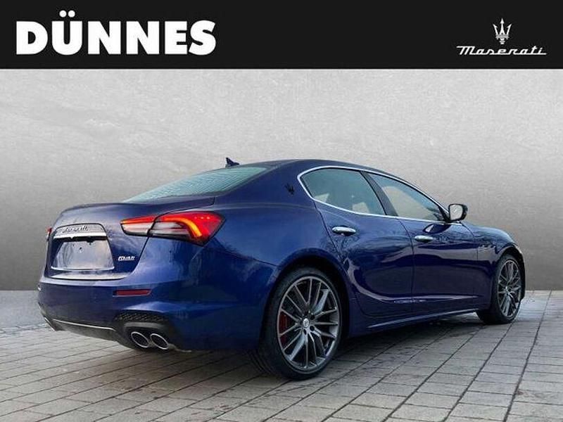 Gebraucht Maserati Ghibli 349 PS (256 kW) 2022 Blau (blu emozione mica) Coupé