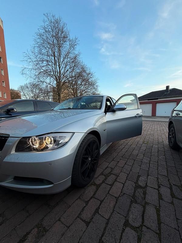 Gebraucht BMW 320 Basis 150 PS (110 kW) 2007 Silber Limousine