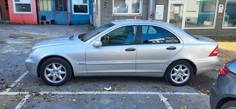 Silber Gebraucht 2000 Mercedes 240 Avantgarde Limousine | 3.250 € (Teuer) - Bild 1/4